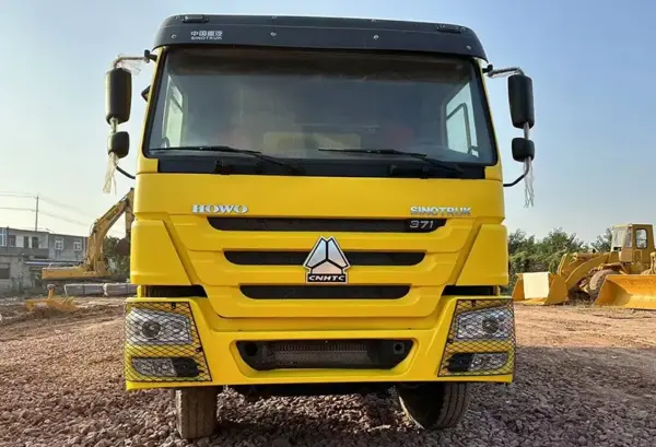 Sinotruk Howo 6x6 dump truck
