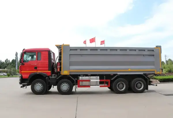 Sinotruk howo 8x4 tipper truck