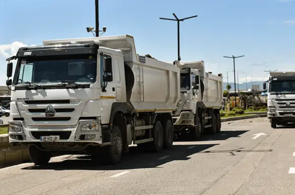 Sinotruk howo 8x4 tipper truck