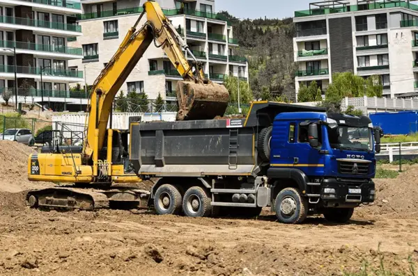 Sinotruk howo 8x4 tipper truck